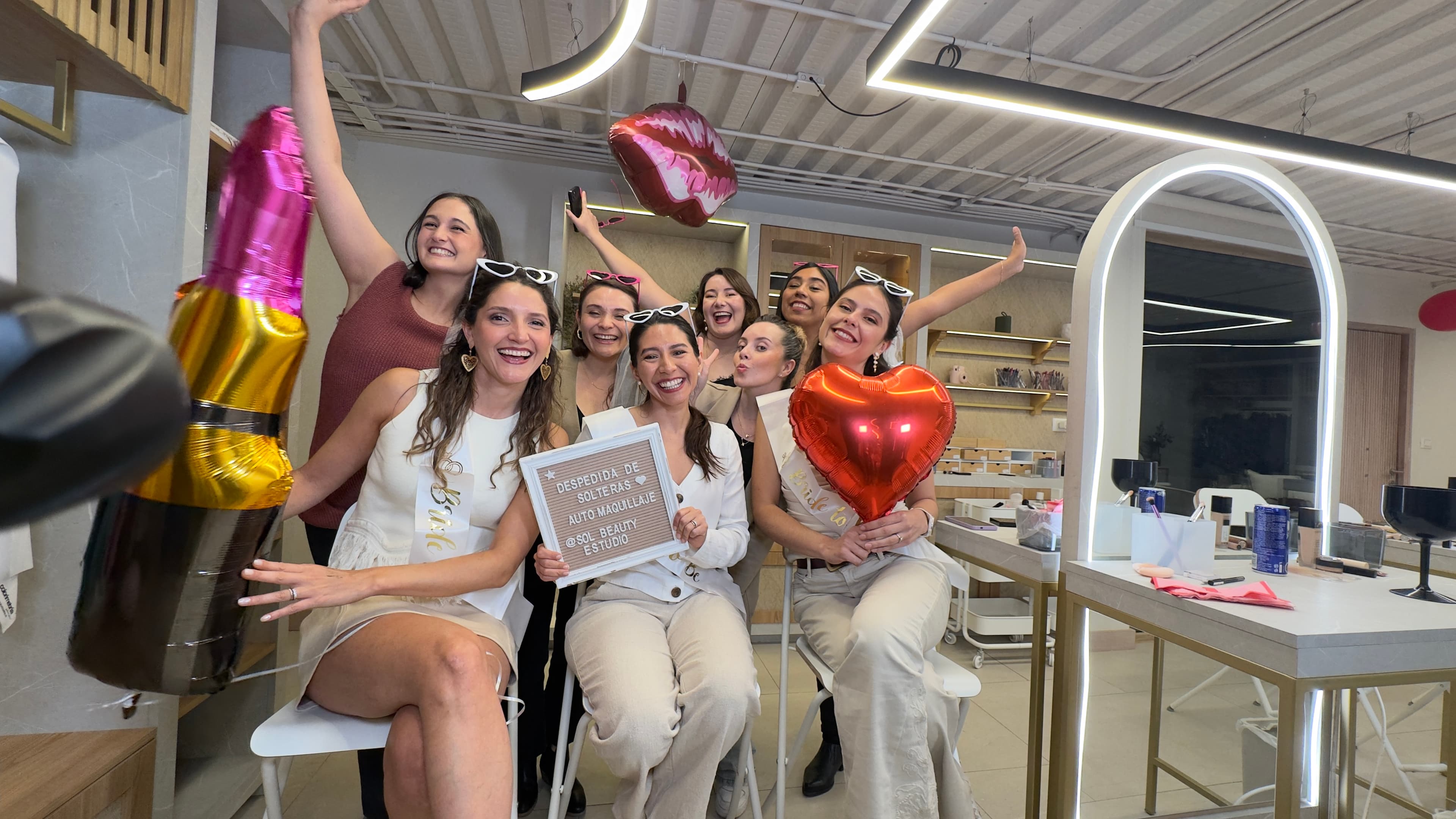 Taller grupal de automaquillaje en Sol Beauty Estudio